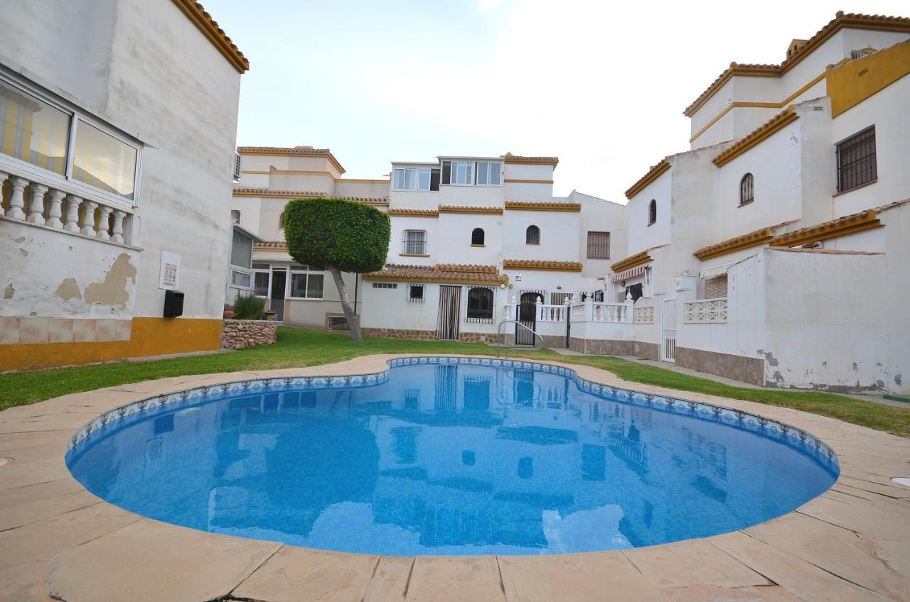 Villa Agradable Adosado Con Piscina, Duchas Hidromasaje Torrevieja Exterior foto