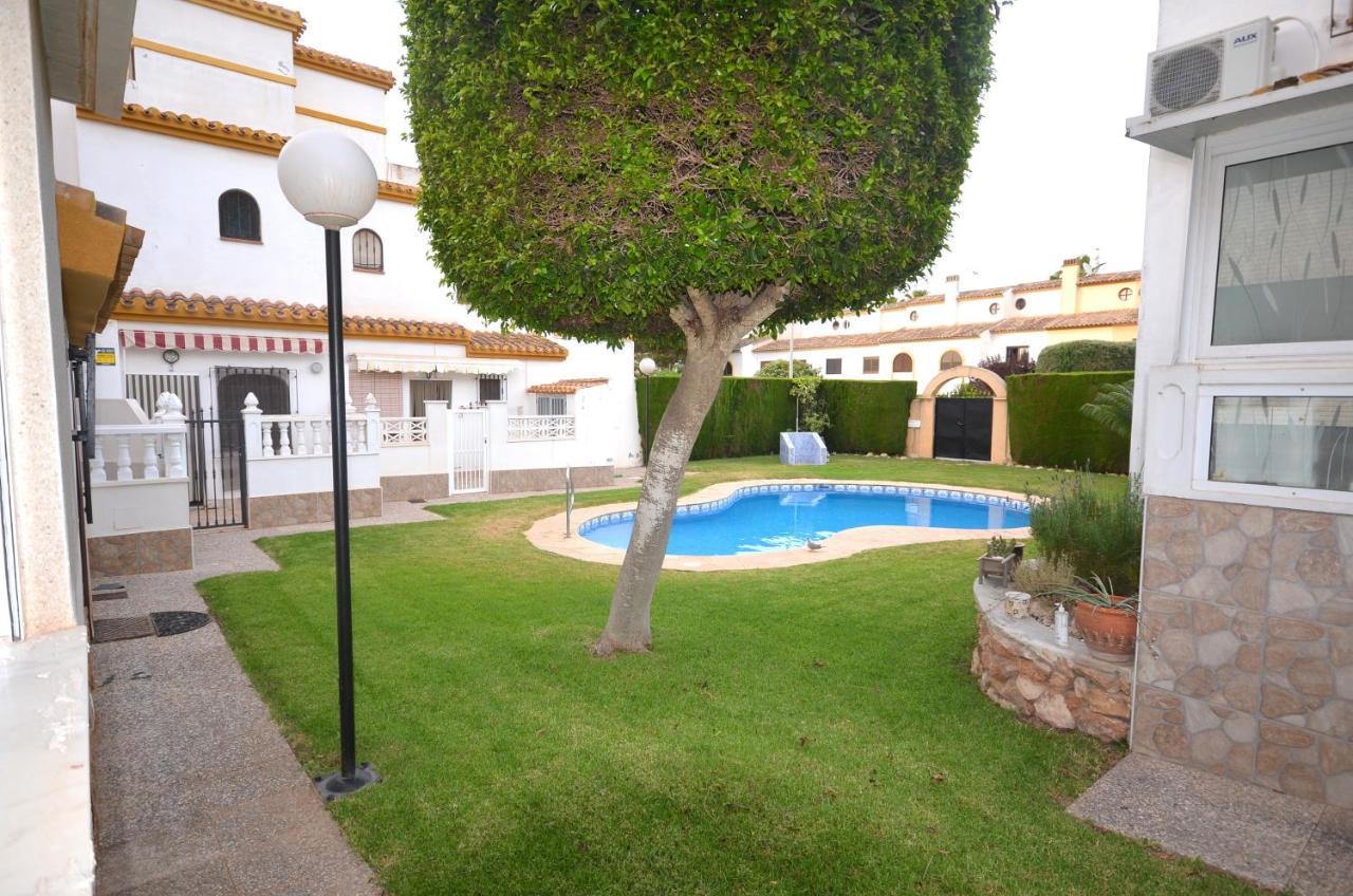 Villa Agradable Adosado Con Piscina, Duchas Hidromasaje Torrevieja Exterior foto